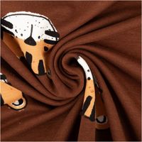 95824-French-Terry-Stoff-Tiger-braun-1-50m-Breite-95824-4.jpg Drapierter French Terry Stoff Tiger braun mit weichem Stofffall und orangefarbenen Tigerköpfen.