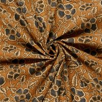 Voile Stoff Batik Blumen ocker blaugrau, gerafft für den Fall des Stoffes Voile Stoff Batik Blumen ocker blaugrau, gerafft für den Fall des Stoffes