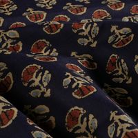 Voile Stoff Batik Ornamente marineblau, weich drapiert Voile Stoff Batik Ornamente marineblau, weich drapiert