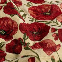 Jacquard Stoff Gobelin Mohnblüten rot beige 1,40m Breite – Bild 1 Nahaufnahme des Gobelin Stoffs mit großen roten Mohnblüten und grünen Blättern auf beigem Grund