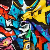 Bunte, gedrehte Stofffalte mit Graffiti-Muster