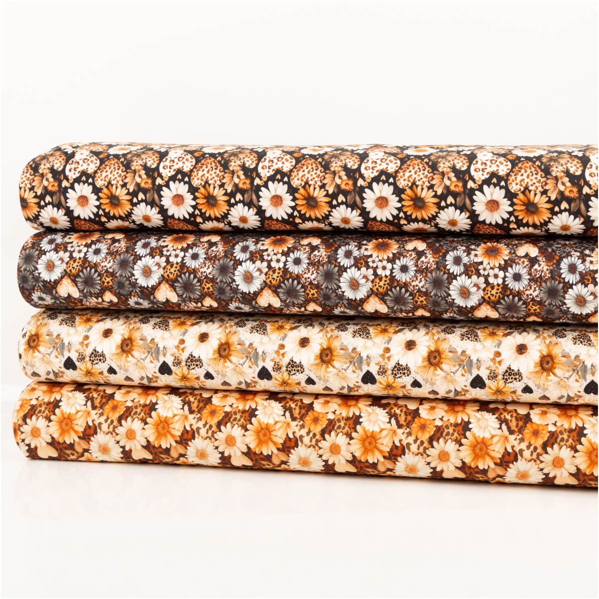 Jersey Stoff Baumwolljersey Digitaldruck Daisy Leo Herzen Blumen schwarz weiß senfgelb 1,5m Breite Jersey Daisy Leo in vier Farbvarianten als gefalteter Stoffstapel