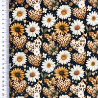 95851-Jersey-Stoff-Baumwolljersey-Digitaldruck-Daisy-Leo-Herzen-Blumen-schwarz-weiss-senfgelb-1-5m-Breite-S2650R-3684-1.jpg Baumwolljersey mit Gänseblümchen, Herzen und Leomuster auf schwarzem Grund, flach liegend mit Maßband