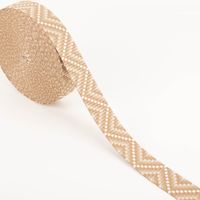 Gurtband Zickzack Chevron beige sand weiß 3,8cm Breite beiges Gurtband mit Zickzackmuster in sand und weiß aufgerollt, Materialband in Spirale