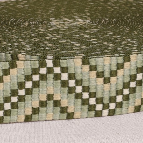 Gurtband Zickzack Chevron hellkhaki grün weiß 3,8cm Breite Gurtband mit Zickzackmuster in Hellkhaki, Grün und Weiß, 3,8 cm breit, aufgerollt