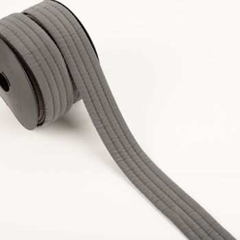 Gurtband gepolstert gesteppt Rucksackband dunkelgrau 3,5cm Breite Gestepptes, gepolstertes Rucksackband in dunkelgrau auf Rolle, Band läuft ins Bild hinein