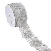 Bestickte Borte mit Blumen, Perlen und Pailletten in Weiß und Silber, 7,5 cm breit, auf der Spule