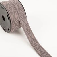 Gummiband Glitzer Rauten geometrisch hellbraun taupe silber 4cm Breite Rolle mit hellbraunem Gummiband, geometrisches Rautenmuster, Nahaufnahme auf weißem Hintergrund