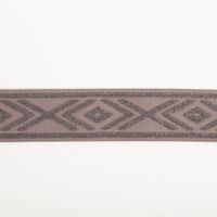 Gummiband Glitzer Rauten geometrisch hellbraun taupe silber 4cm Breite elastisches Band in Taupe mit glitzernden Rauten, flach ausgebreitet, geometrisches Muster auf weißem Hintergrund