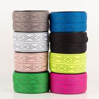 Gummiband Glitzer Rauten geometrisch altrosa silber 4cm Breite acht verschiedenfarbige Rollen Gummiband mit glänzendem Rautenmuster, übereinander gestapelt