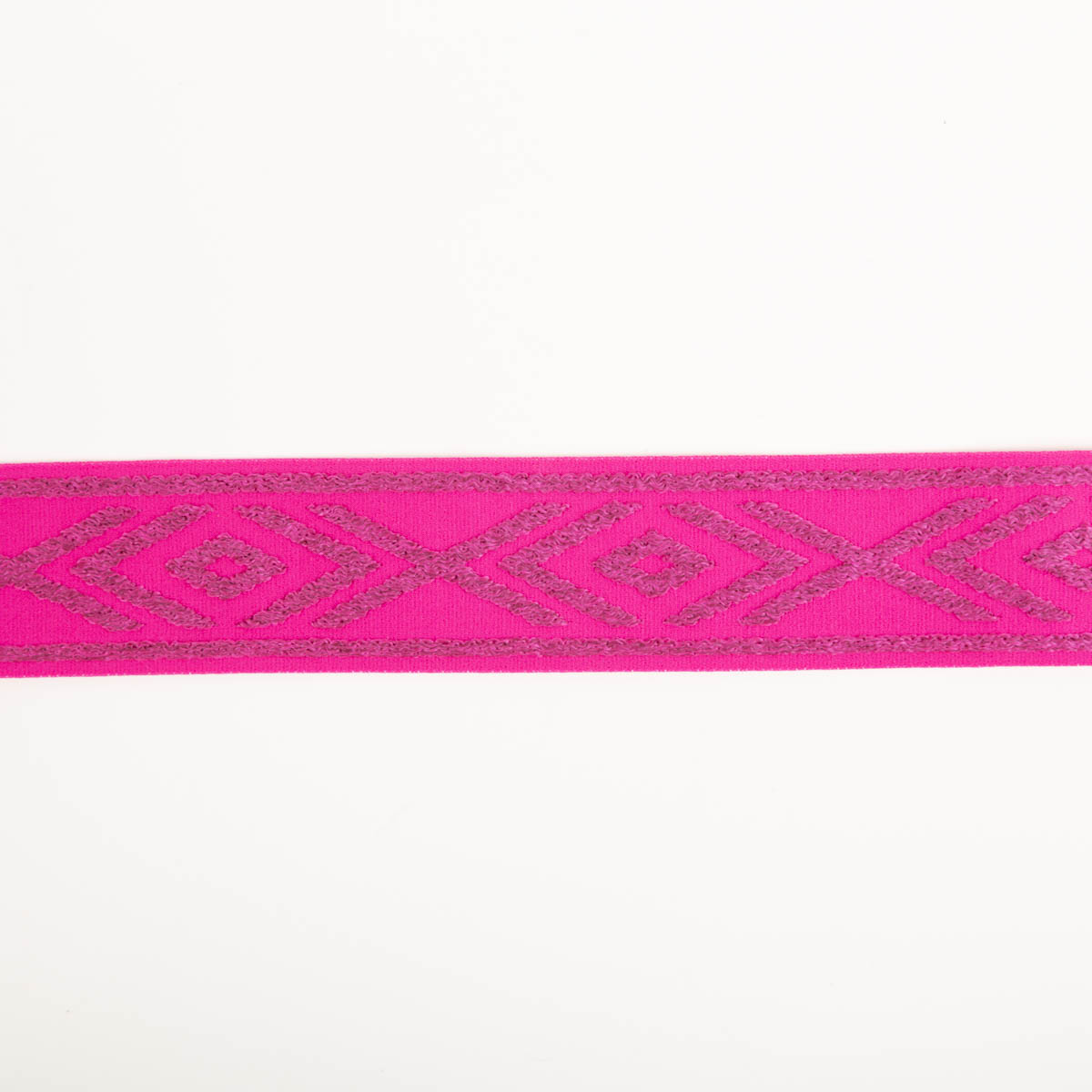 Gummiband Glitzer Rauten geometrisch himbeere pink silber 4cm Breite breites Gummiband in himbeerpink mit silbernen geometrischen Rautenmuster, flach ausgebreitet, weißer Hintergrund