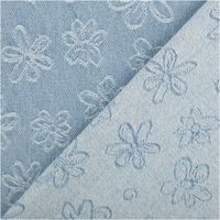 Jeansstoff Jacquard Blumen hellblau weiß 1,8m Breite beide Seiten von hellblauem Jacquard Denim mit Blumenmuster nebeneinander liegend
