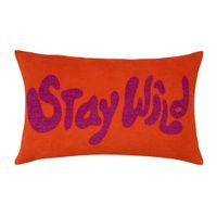 PAD Kissenhülle Wild Schriftzug Stay Wild Kissenhülle in Orange mit pinkem Schriftzug Stay Wild in flauschiger Frottee-Struktur.