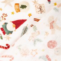 Musselin Stoff Baumwolle Digitaldruck Nowel Weihnachtswichtel Rentiere weiß rot 1,30m Breite Weihnachtsstoff mit Wichtel- und Geschenk-Motiven in festlichen Farben, Detailaufnahme des Musters.