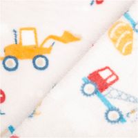Fleecestoff Camions Baufahrzeuge Bagger hellgrau rot 1,50 m Breite Kuschelstoff Camions Baufahrzeuge hellgrau rot, in weiche Falten gelegt