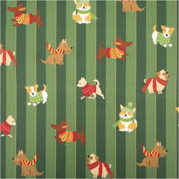 Weihnachtsstoff Dekostoff Halbpanama Digitaldruck Dog Frost Friends Hunde Winter dunkelgrün 1,40m Breite Geschenkpapier mit Hunden in Pullovern auf grünem Hintergrund