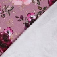 Sweat Glitzerpüppi Rosen altrosa beere Vorder- und Rückseite des Stoffs mit Rosen in Rosa, Beere und Weinrot auf Altrosa