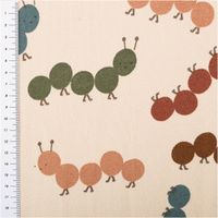 French Terry Crepe Stoff mit strukturiertem Muster, bunte Raupen und Maßband am Rand, beige Hintergrund