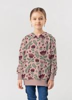 Kind trägt Sweatshirt aus dem French Terry Stoff mit Blumen in Beere und Oliv auf altrosa