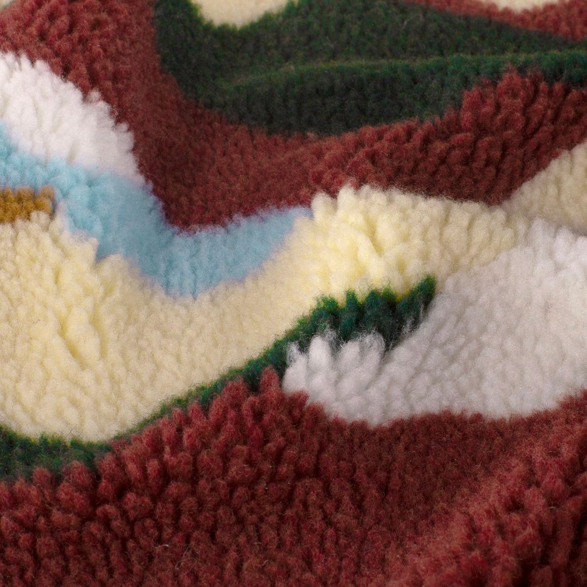 Teddystoff Sherpa Fleece mit abstrakten Wellen in Grün, Hellblau und Creme auf b Teddystoff Sherpa Fleece mit abstrakten Wellen in Grün, Hellblau und Creme auf bordeauxrot, flauschig gelockt
