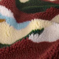 Teddystoff Sherpa Fleece mit abstrakten Wellen in Grün, Hellblau und Creme auf b Teddystoff Sherpa Fleece mit abstrakten Wellen in Grün, Hellblau und Creme auf bordeauxrot, flauschig gelockt