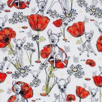 Nahaufnahme Bambi zwischen Mohnblumen und Margeriten auf weißem Jersey, Details der Zeichnung