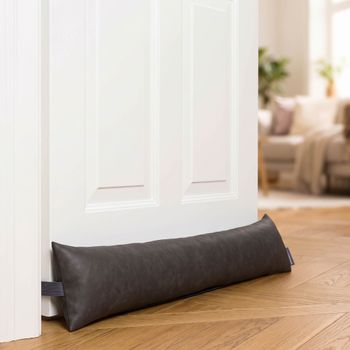 SCHÖNER LEBEN. Zugluftstopper Tür Kunstleder Dust uni anthrazit mit Gummiband, verschiedene Größen anthrazitfarbener Zugluftstopper aus Kunstleder mit Gummiband an weißer Tür auf Holzparkett