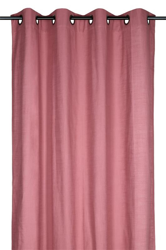 Vorhang in Marsala mit schwarzen Metallösen an einer Gardinenstange, Gesamtansicht vor hellem Hintergrund