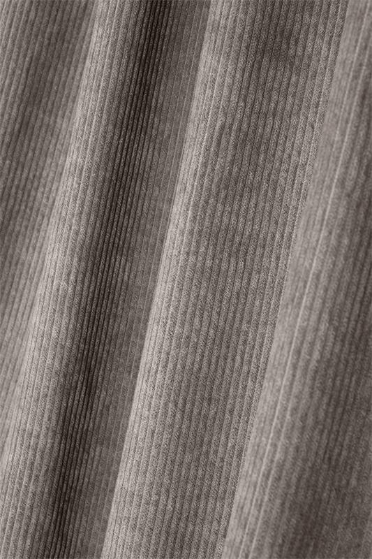 Nahaufnahme der feinen Cordstruktur auf der Vorderseite des Thermovorhangs in Taupe