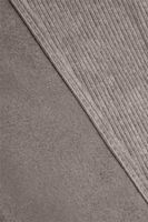 Thermovorhang Dandy Cord mit Multifunktionsband taupe 140x260cm Detailansicht der weichen Fleece-Rückseite neben der Cord-Vorderseite des Thermovorhangs in Taupe