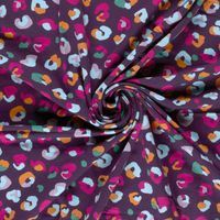 French Terry Stoff Leomuster aubergine pink orange Geraffter French Terry Stoff mit buntem Leomuster in Pink, Orange und Hellblau auf Aubergine zeigt den weichen Fall