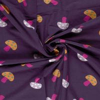 Sweat Stoff angeraut Pilze aubergine flieder orange Geraffter Sweat angeraut mit Pilzen in Flieder und Orange auf Aubergine zeigt den weichen Fall