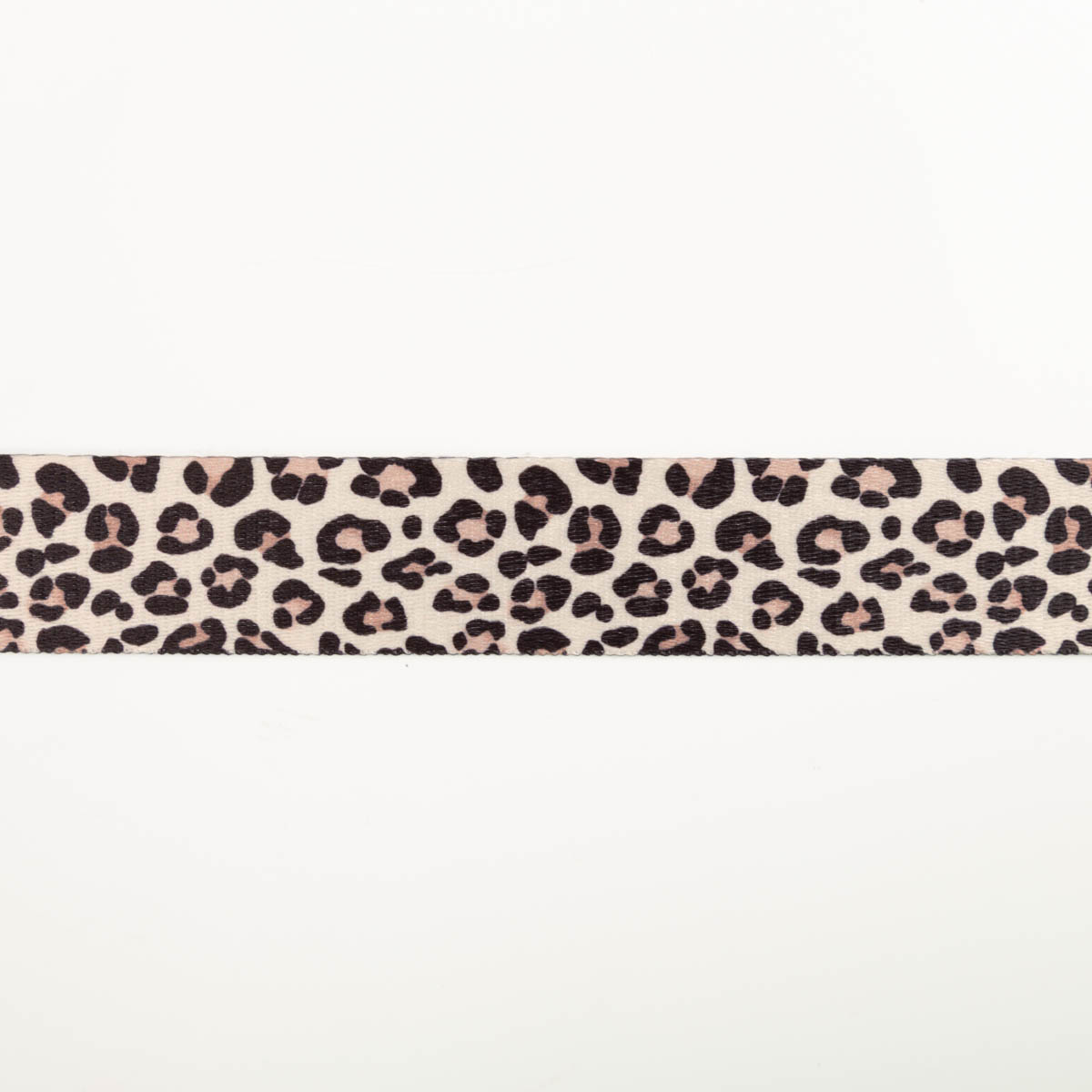 Gurtband Leopard beige braun Breite: 4cm Beiges und braunes Gurtband mit Leopardenmuster gerade ausgebreitet vor weißem Hintergrund