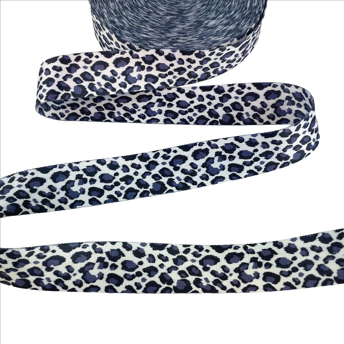 Gurtband Leopard weiß dunkelblau Breite: 4cm Weißes Gurtband mit dunkelblauem Leopardenmuster, 4 cm breit, in Schlaufen gelegt