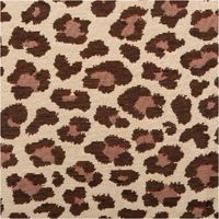 Nahaufnahme von Jacquard Dekostoff mit braunem Leo-Muster auf beigem Hintergrund