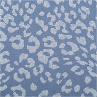 Jeansstoff Leo Leomuster bedruckt jeansblau hellgrau 1,5m Breite Nahaufnahme von hellgrauem Leo-Muster auf jeansblauem Baumwollstoff, Muster detailreich sichtbar