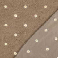 Teddystoff in Taupe mit Gänseblümchen, eine Ecke umgeschlagen, die glatte Rückseite ist sichtbar Teddystoff in Taupe mit Gänseblümchen, eine Ecke umgeschlagen, die glatte Rückseite ist sichtbar