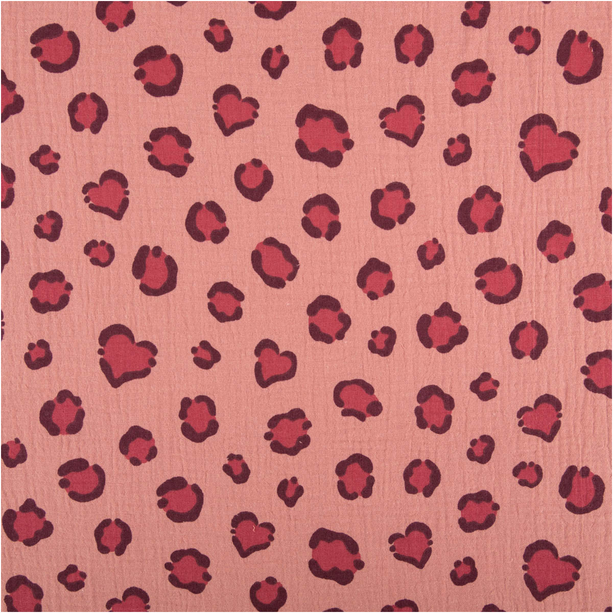 Baumwoll-Musselin mit Leomuster und Herzen in Mauve und Bordeaux als Detailaufnahme