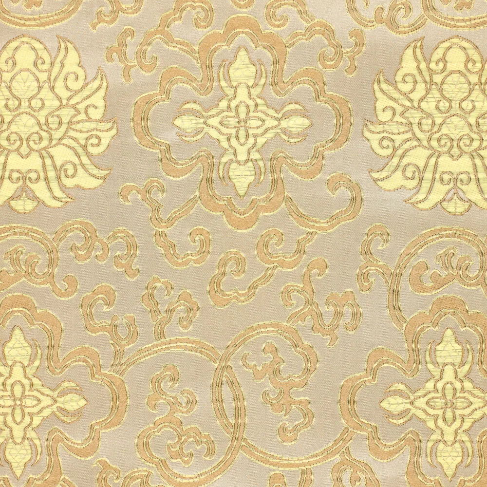 Brokatstoff creme gold in Nahaufnahme – eingewebte Ornamente und Ranken im Detail Brokatstoff creme gold in Nahaufnahme – eingewebte Ornamente und Ranken im Detail