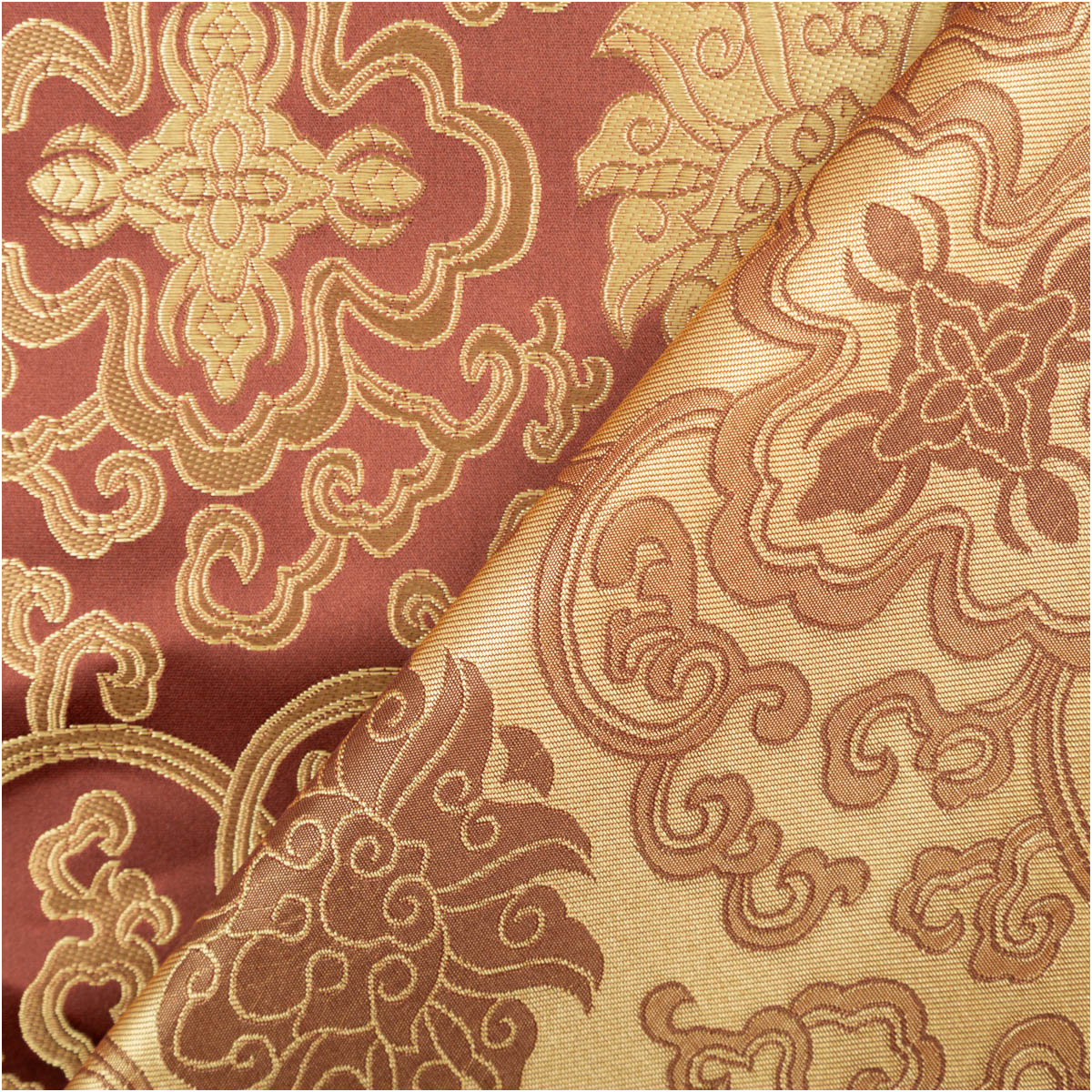 Jacquardstoff mit dunklem Grund und goldfarbenen Brokat-Ornamenten, Stoffkante aufgeschlagen für Material- und Musteransicht