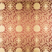 Nahaufnahme von Brokat Jacquardstoff in dunkelbraun mit goldenen Ornamenten im klassischen Muster