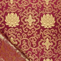 Jacquardstoff Brokat bordeaux gold – Glanz und Struktur der Ornamente im Licht Jacquardstoff Brokat bordeaux gold – Glanz und Struktur der Ornamente im Licht
