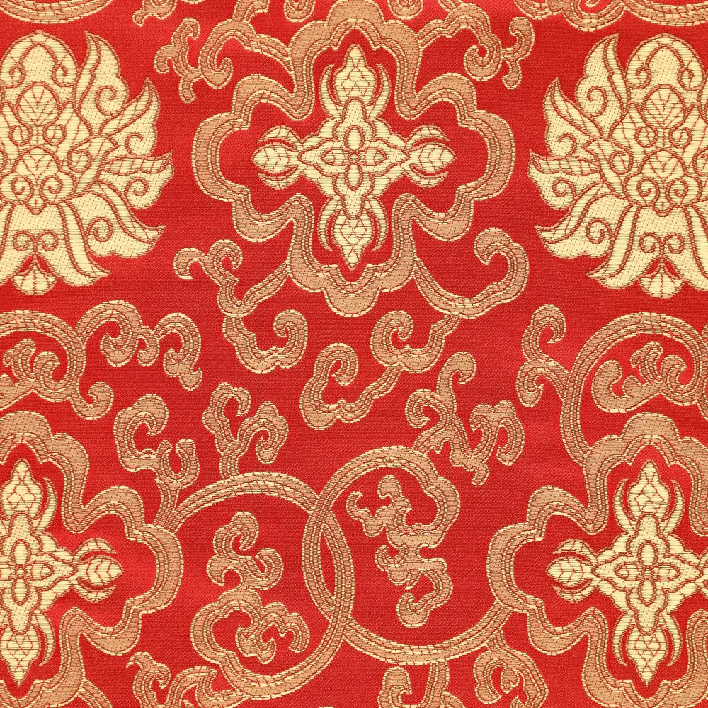 Brokatstoff rot gold in Nahaufnahme – eingewebte Ornamente und Ranken im Detail Brokatstoff rot gold in Nahaufnahme – eingewebte Ornamente und Ranken im Detail