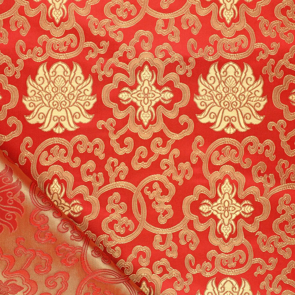 Jacquardstoff Brokat rot gold – Glanz und Struktur der Ornamente im Licht Jacquardstoff Brokat rot gold – Glanz und Struktur der Ornamente im Licht