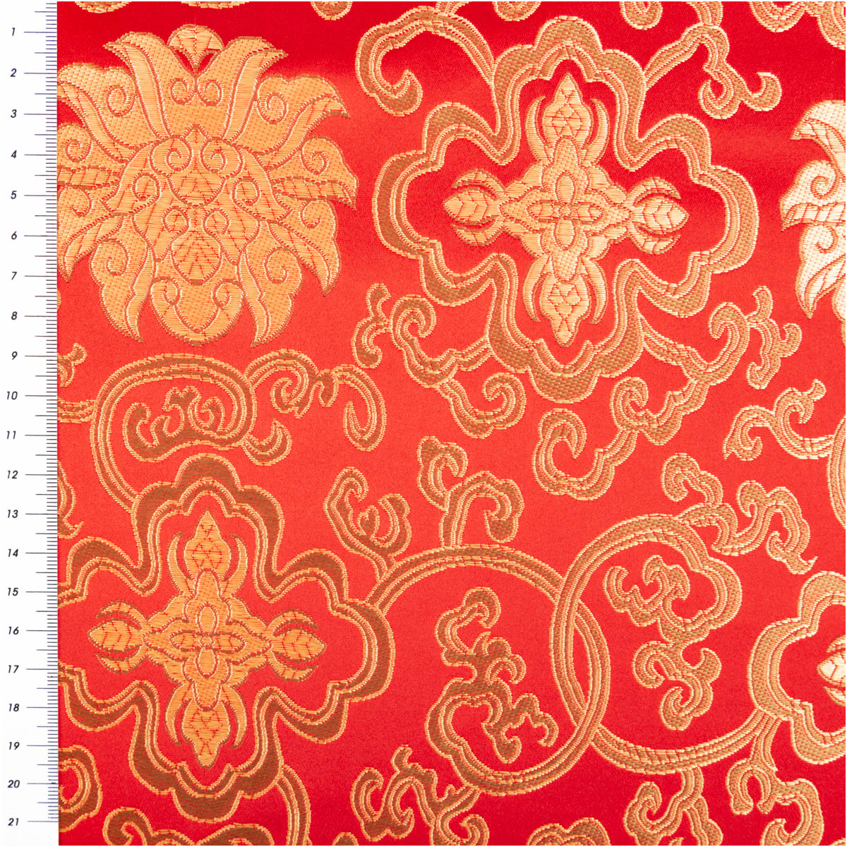 Jacquardstoff Brokat Ornamente rot gold 1,50m Breite rote Brokatstruktur mit goldenen Ornamenten, Nahaufnahme mit Maßband am linken Bildrand