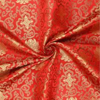 Brokat Jacquardstoff rot gold drapiert – edler Glanz des eingewebten Musters Brokat Jacquardstoff rot gold drapiert – edler Glanz des eingewebten Musters