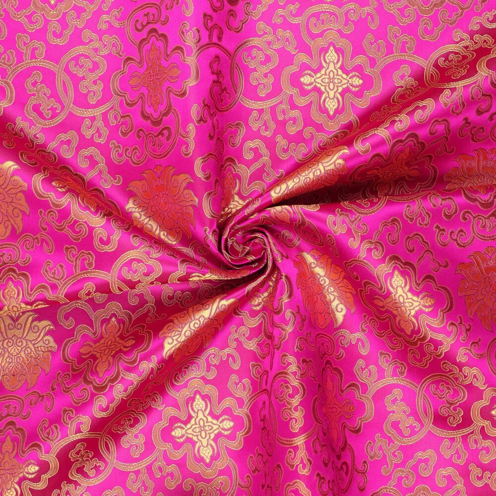 Brokat Jacquardstoff pink gold drapiert – edler Glanz des eingewebten Musters Brokat Jacquardstoff pink gold drapiert – edler Glanz des eingewebten Musters