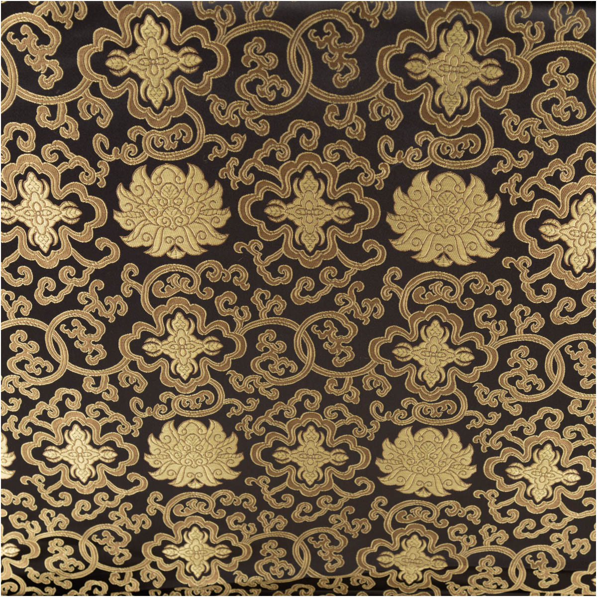 Jacquardstoff mit goldenen Ornamenten auf schwarzem Hintergrund, Nahaufnahme des Musters