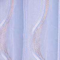 Detail der Wellen-Stickerei in Rosé, Beige und Weiß auf transparentem weißem Voile Detail der Wellen-Stickerei in Rosé, Beige und Weiß auf transparentem weißem Voile