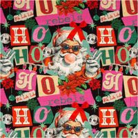 bunter Sweatstoff mit Weihnachtsmann, Schriftzügen und Weihnachtssternen auf schwarzem Grund, Nahaufnahme des Motivs